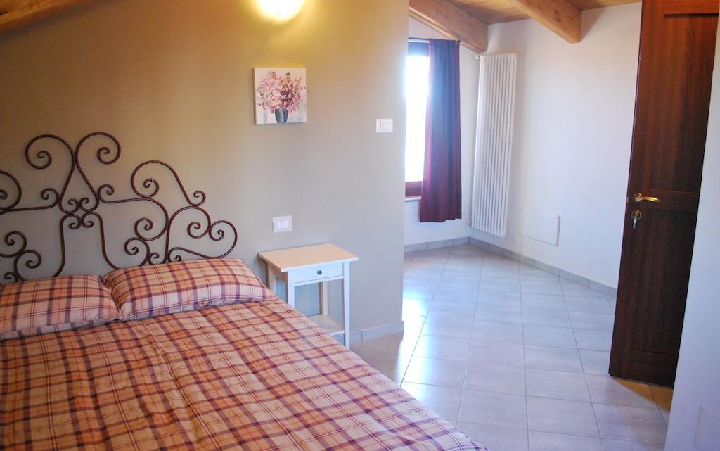 Agriturismo Fruttirossi Trofarello Oda fotoğraf