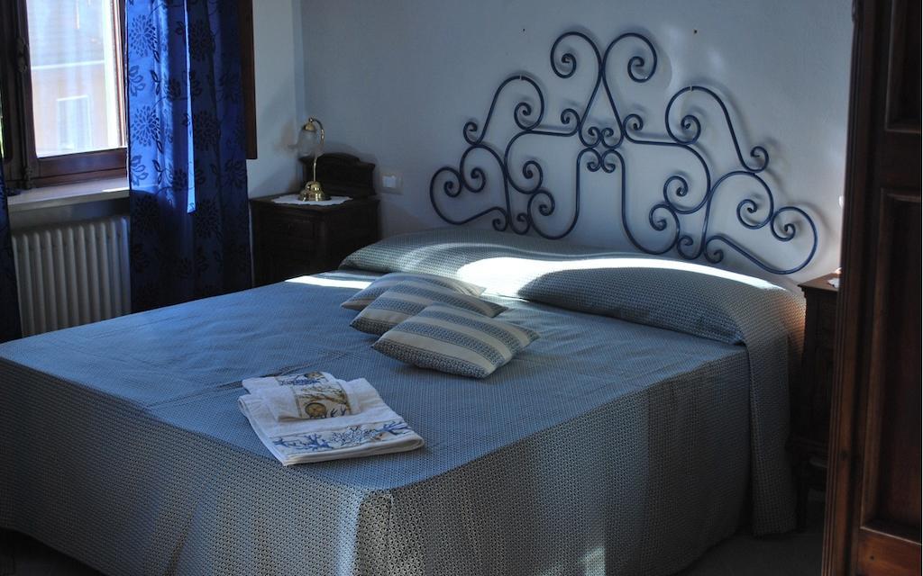 Agriturismo Fruttirossi Trofarello Oda fotoğraf